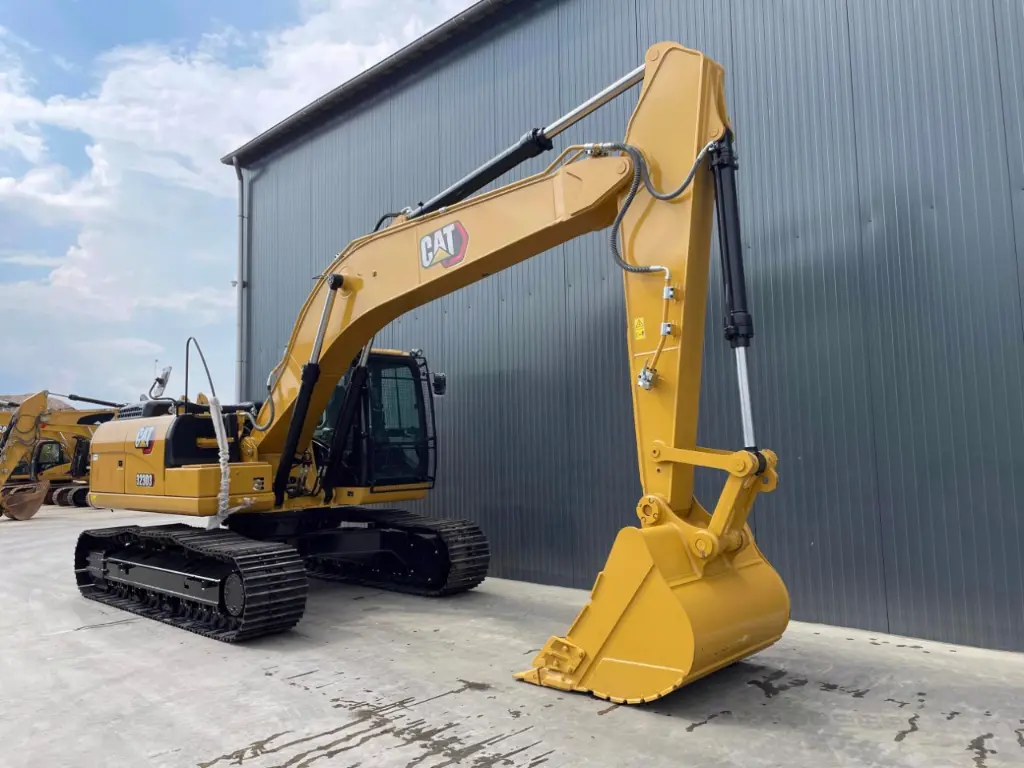 CAT 323D3