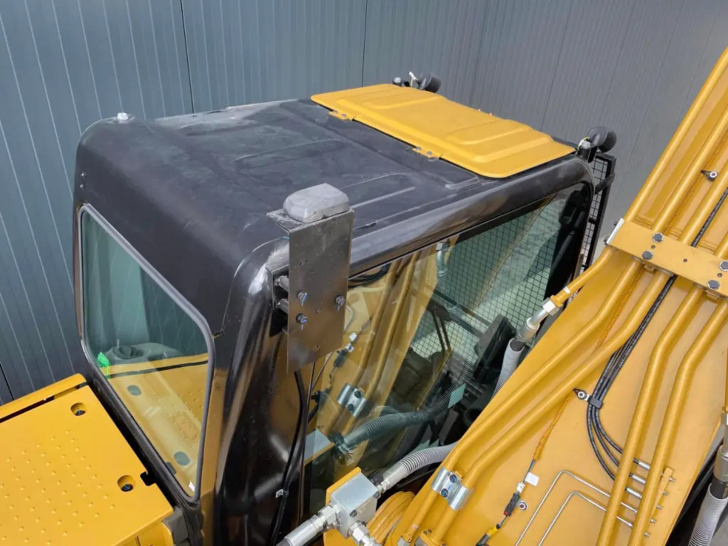 CAT 323D3
