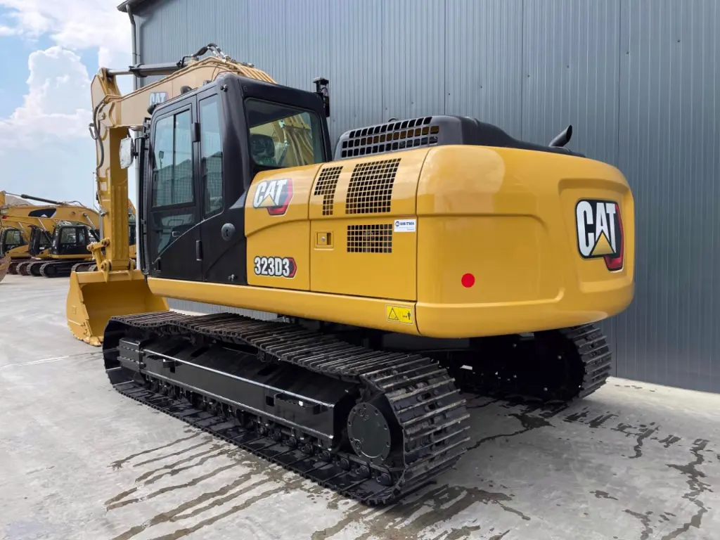 CAT 323D3