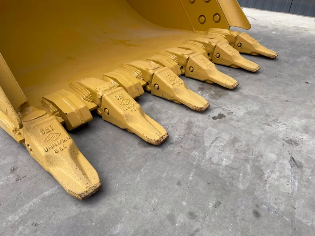 CAT 323D3
