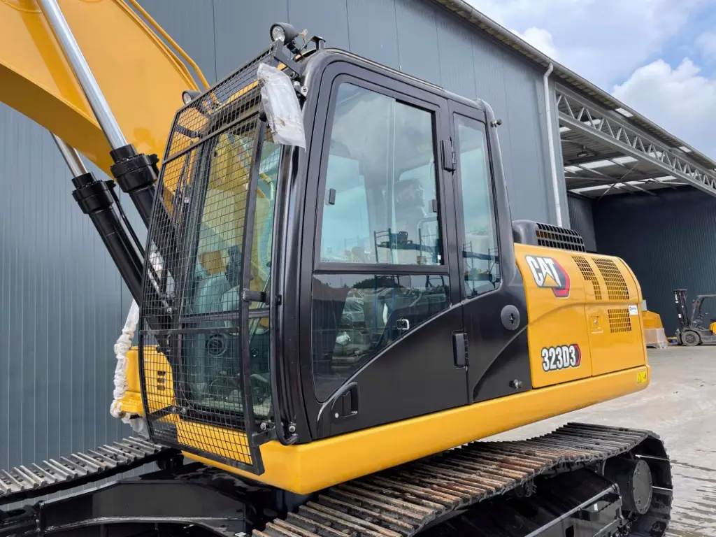 CAT 323D3