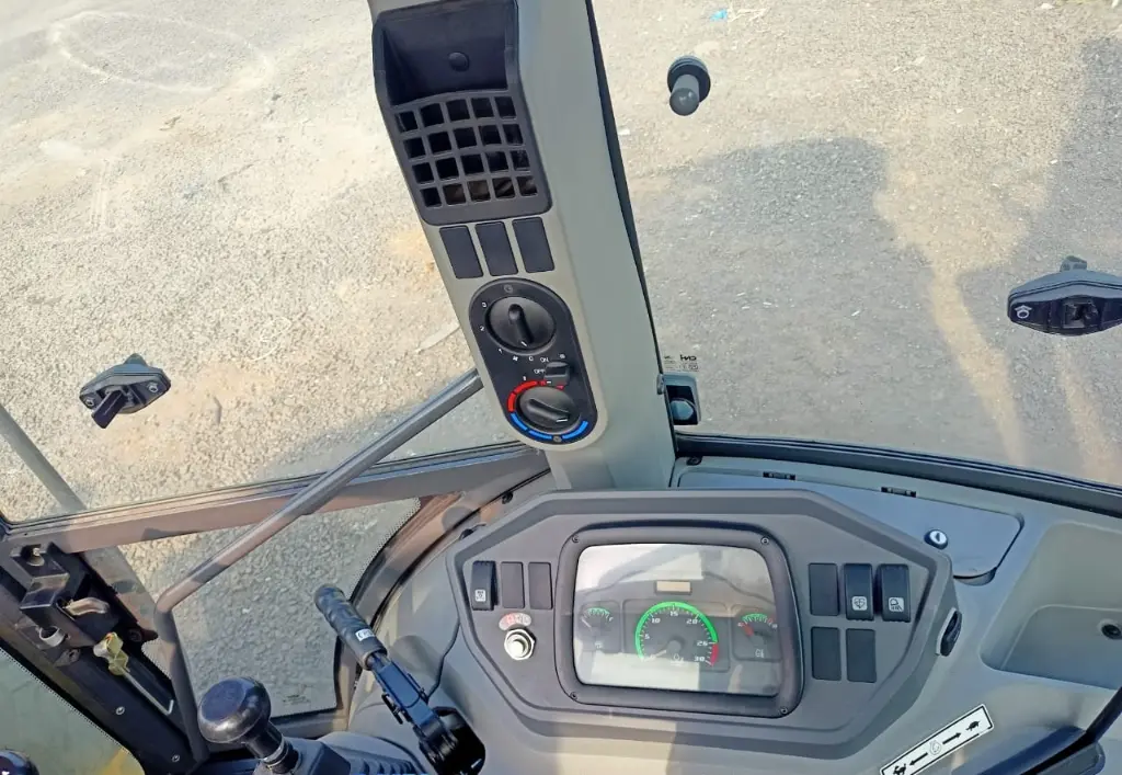 New Holland  B80C