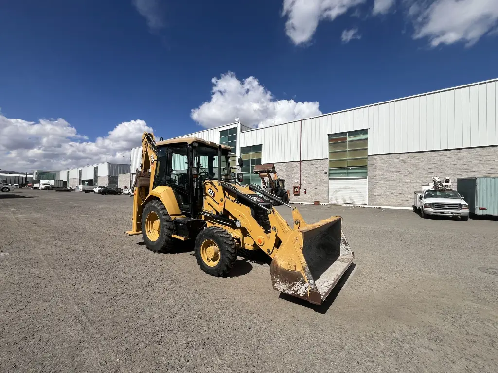 RETROEXCAVADORA CAT 424 4WD - 2022