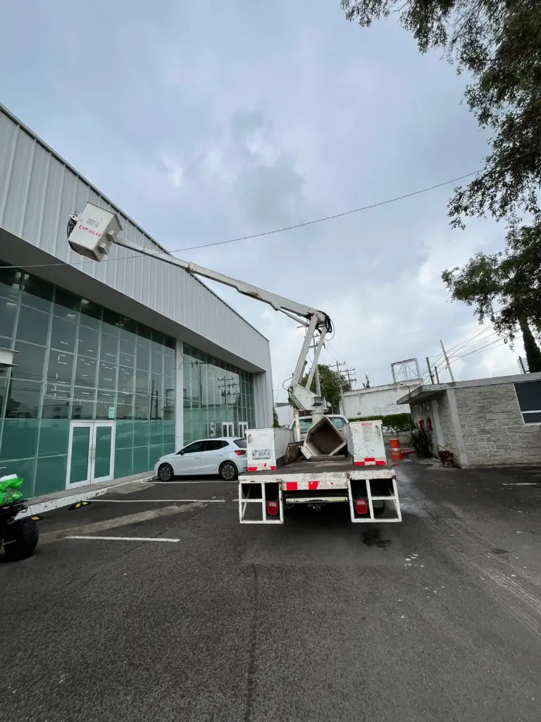FORD F350 XL CON PLATAFORMA ALTEC AT37G