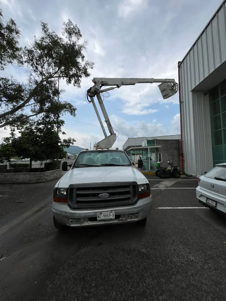 FORD F350 XL CON PLATAFORMA ALTEC AT37G