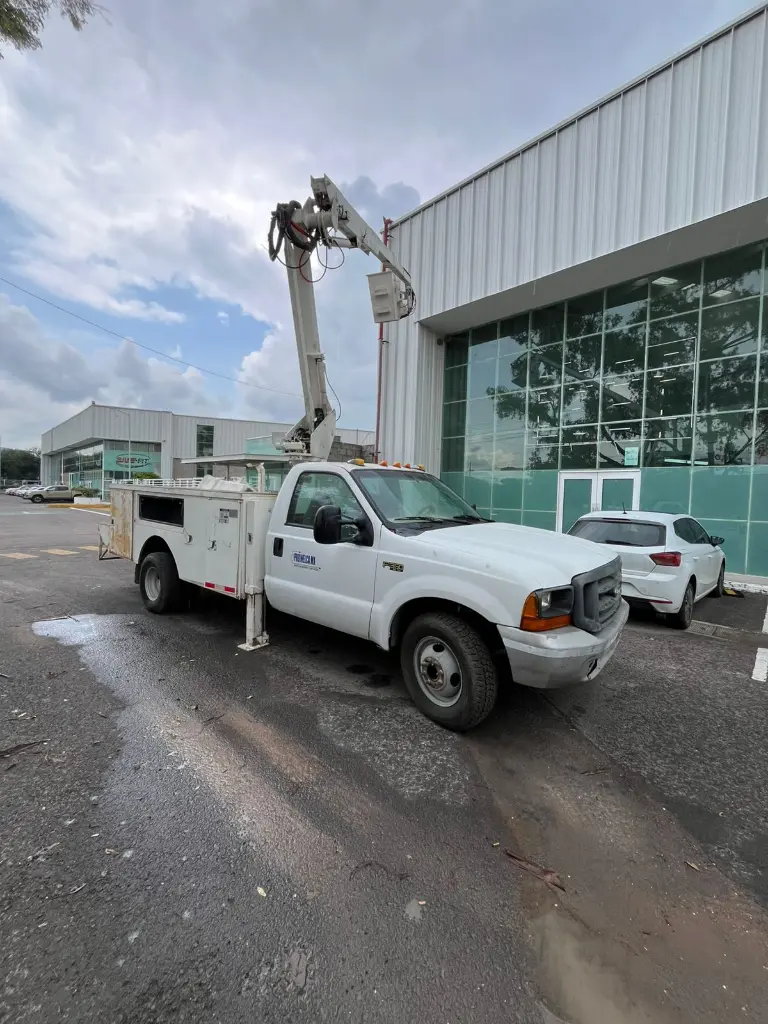 FORD F350 XL CON PLATAFORMA ALTEC AT37G