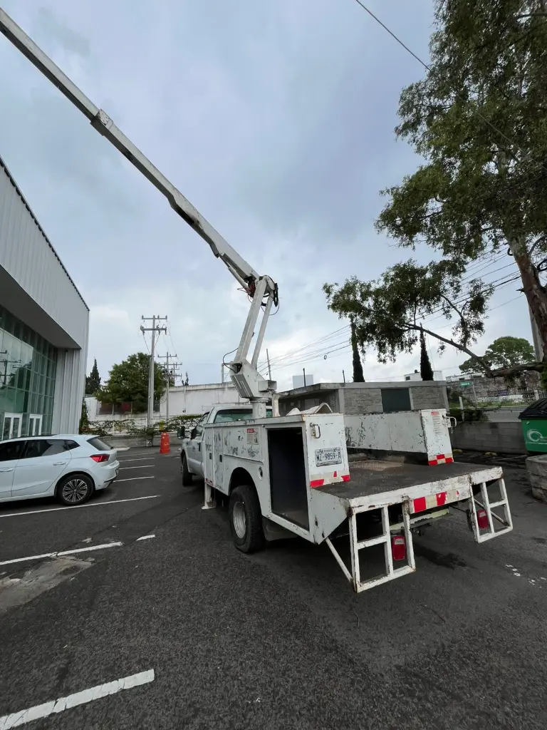 FORD F350 XL CON PLATAFORMA ALTEC AT37G