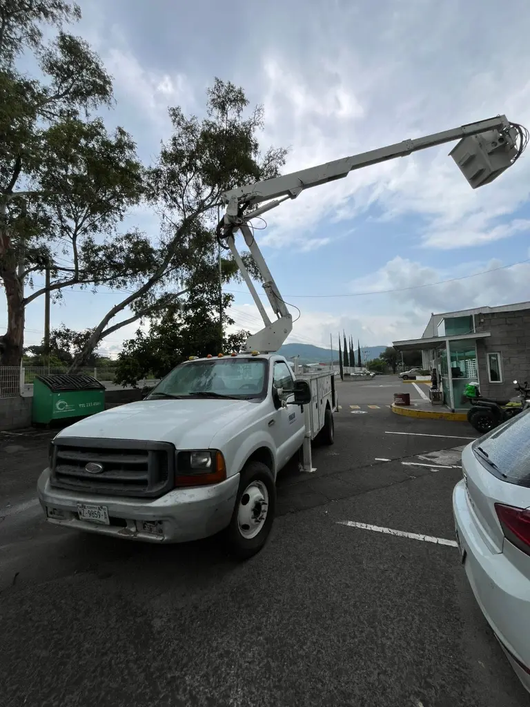 FORD F350 XL CON PLATAFORMA ALTEC AT37G