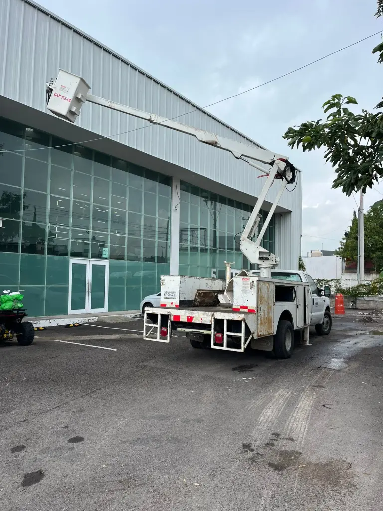 FORD F350 XL CON PLATAFORMA ALTEC AT37G