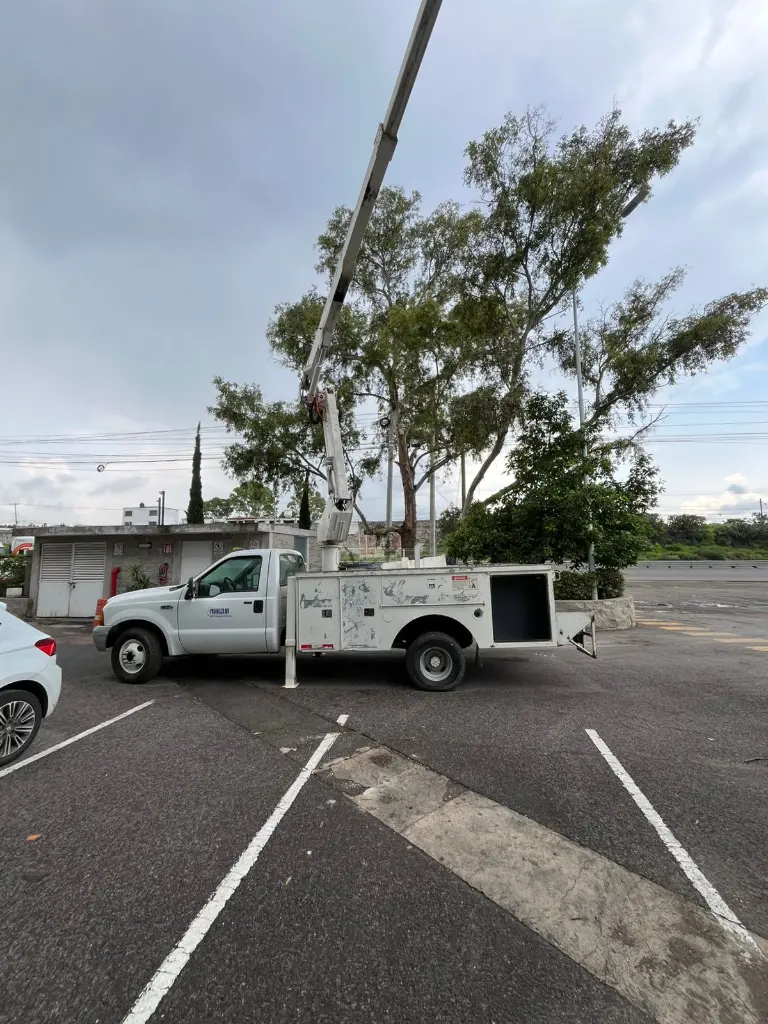 FORD F350 XL CON PLATAFORMA ALTEC AT37G