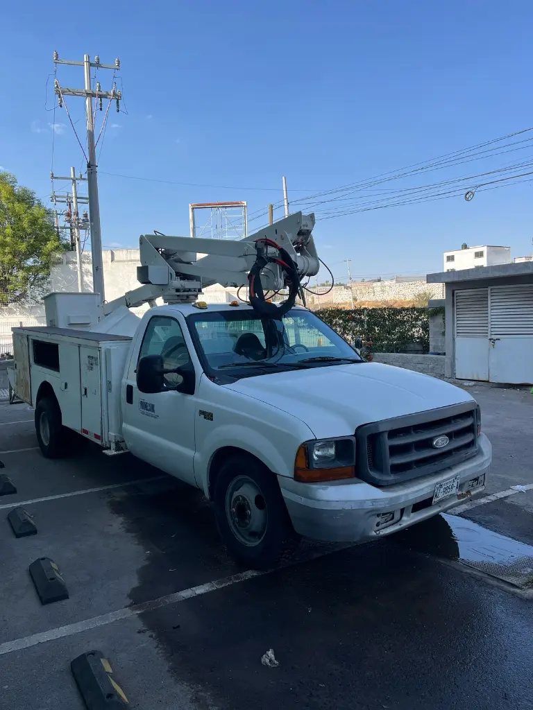 FORD F350 XL CON PLATAFORMA ALTEC AT37G