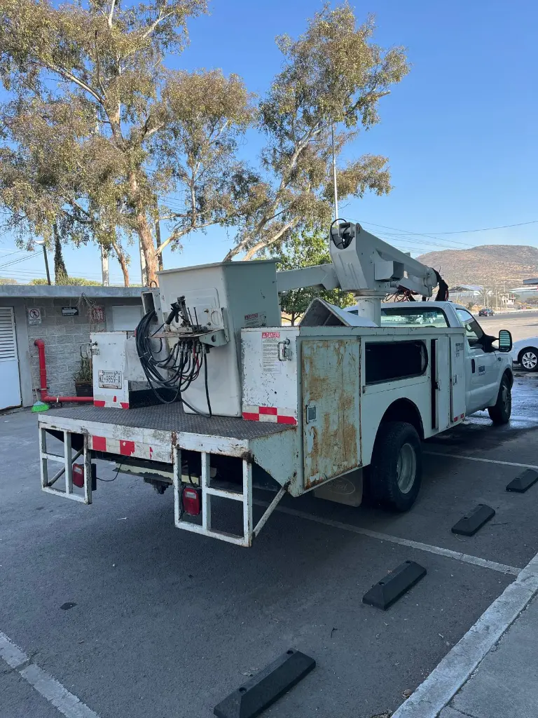 FORD F350 XL CON PLATAFORMA ALTEC AT37G