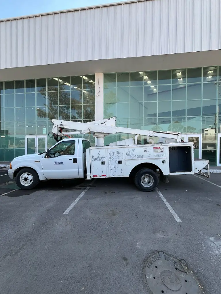 FORD F350 XL CON PLATAFORMA ALTEC AT37G