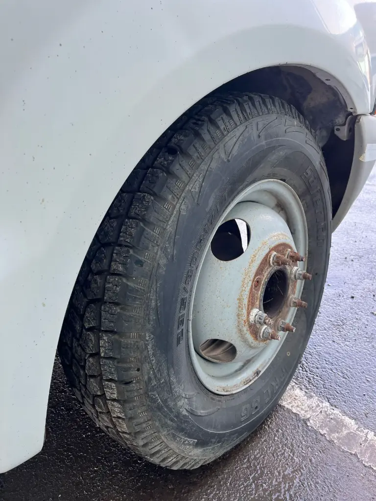 FORD F350 XL CON PLATAFORMA ALTEC AT37G