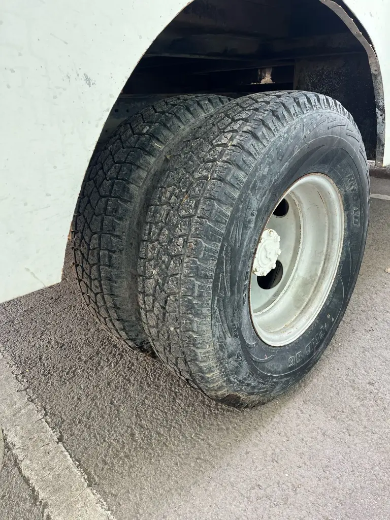 FORD F350 XL CON PLATAFORMA ALTEC AT37G