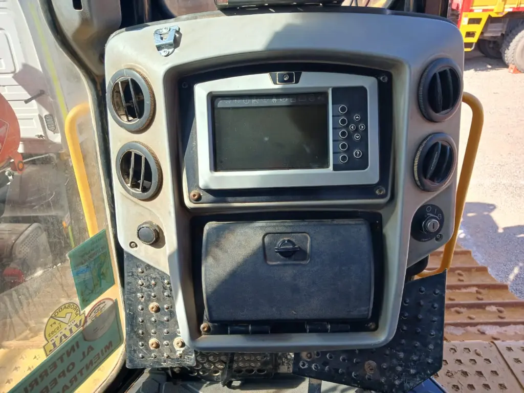 BULLDOZER SEMINUEVO CAT D8T 2018