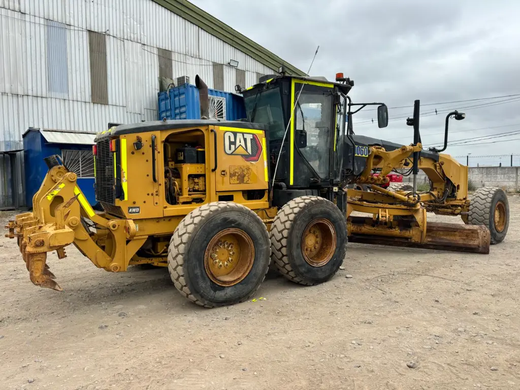 CAT 150 AWD AÑO 2021 7,628 HORAS HORAS