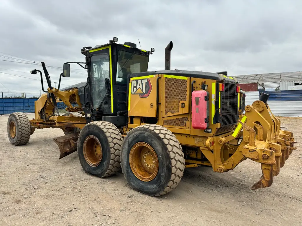 CAT 150 AWD AÑO 2021 7,628 HORAS HORAS